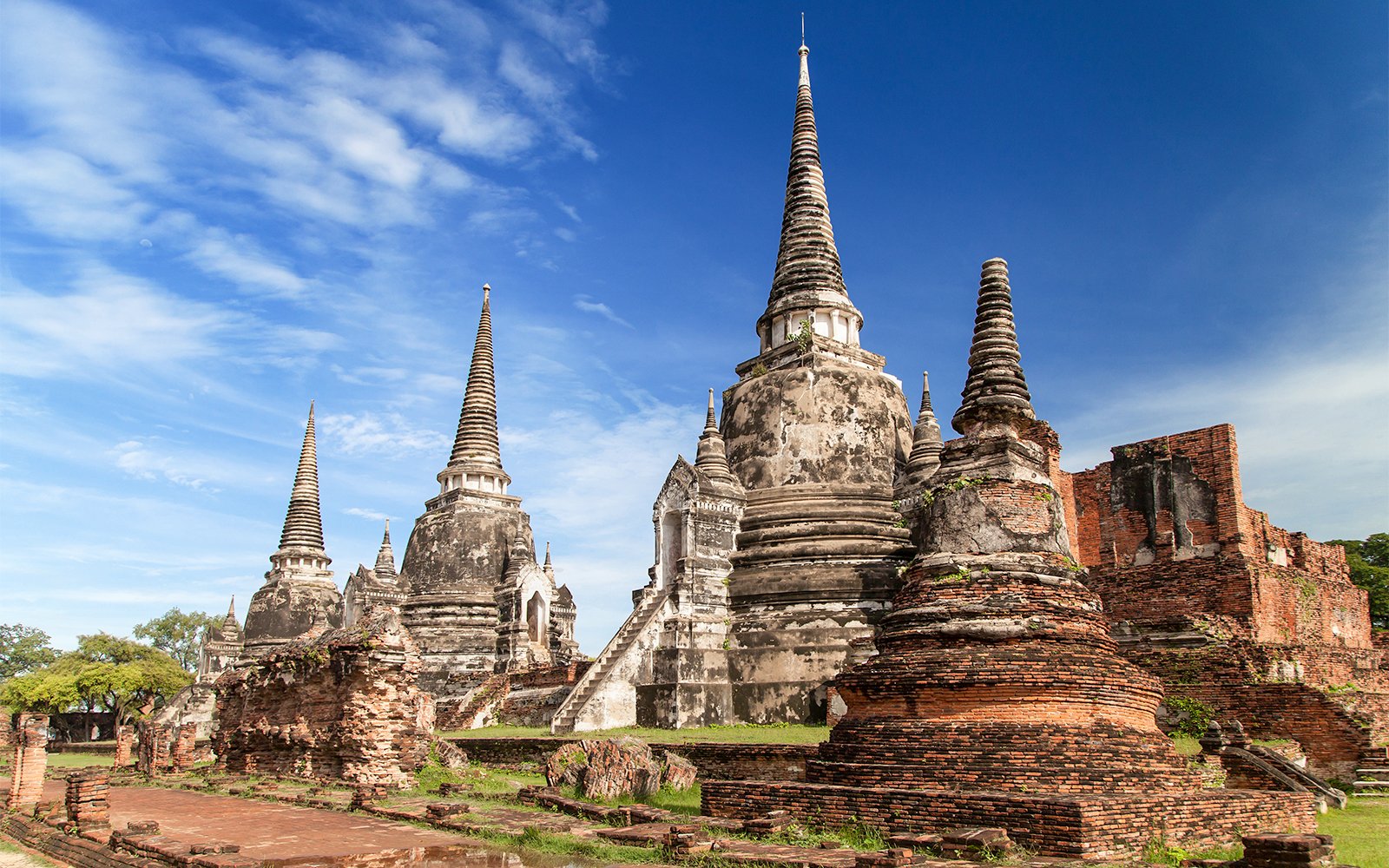 Ayutthaya Historical Temples Day Tour with Sri Ayutthaya Lion Park Visit