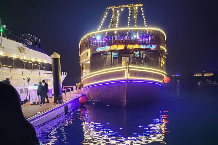 From Dubai Marina: 2-Hour Dhow Cruise with Dinner & Live Entertainment