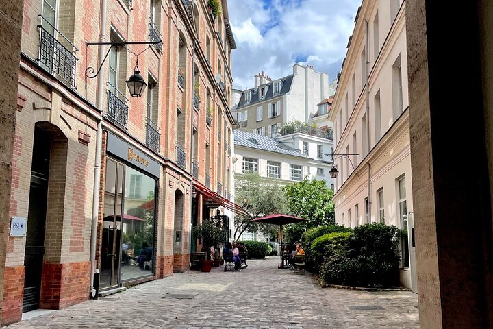 Guided Walking Tour of Saint-Germain-Des-Prés
