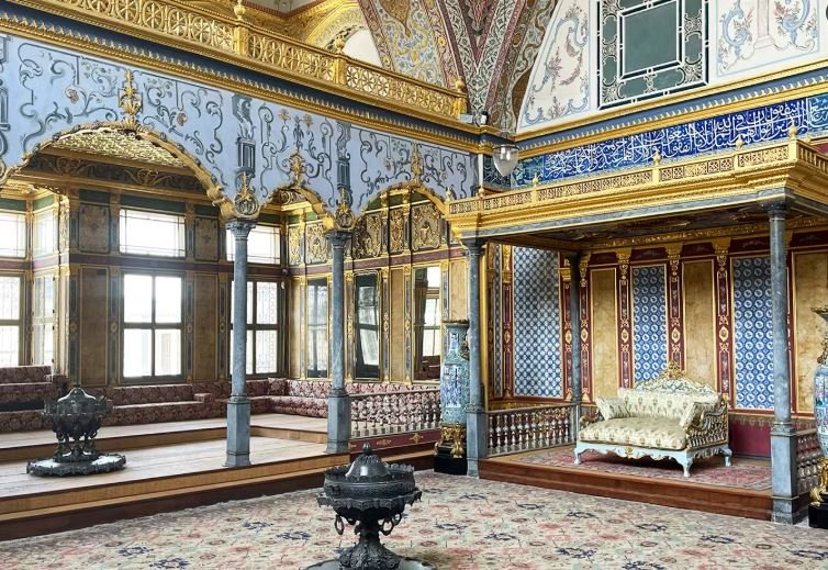 Istanbul Super Combo: Topkapi Palace + Hagia Sophia + Basilica Cistern Skip-the-Line Tickets with Audio Guide