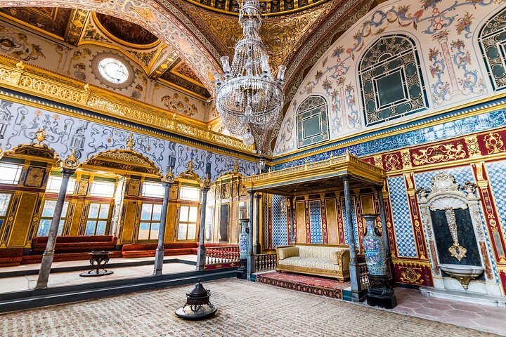 Topkapi Palace & Harem Guided Tour with Skip-the-Line Tickets