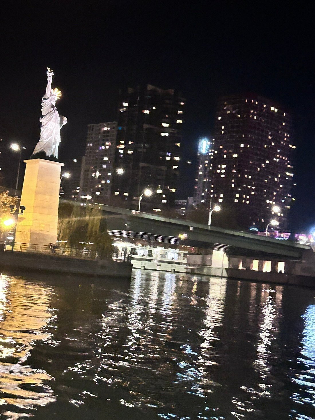 Théo Boat Seine River Dinner Cruise with Italian Menu