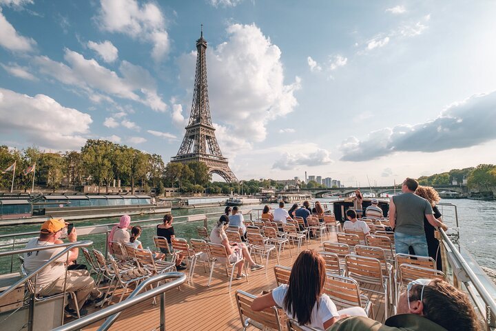 From Disneyland®: Paris Sightseeing Tour with Seine River Cruise